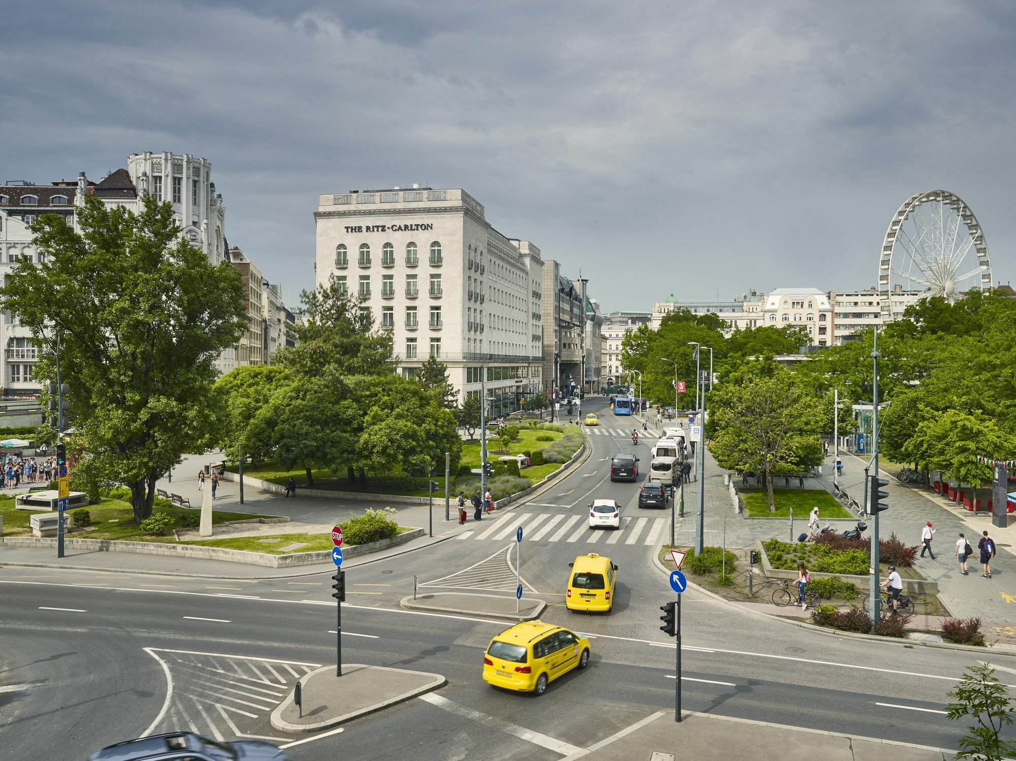 7Seasons Central Suites Budapeste Exterior foto